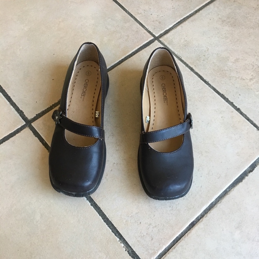Girl’s Mary Jane shoes